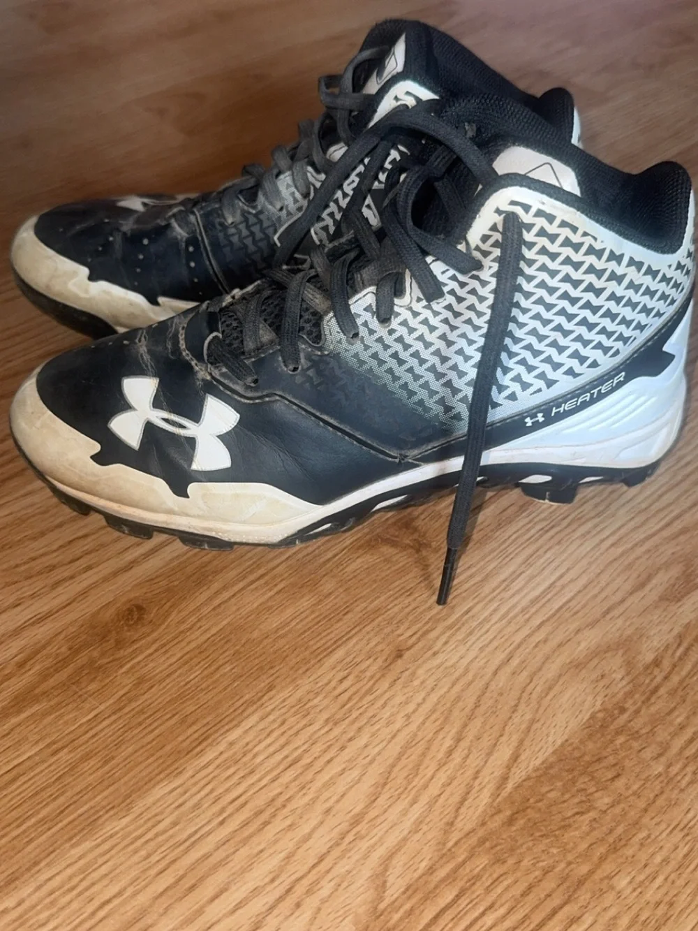 Under Armour Kids Black and White High-Top Football/Baseball Cleats
